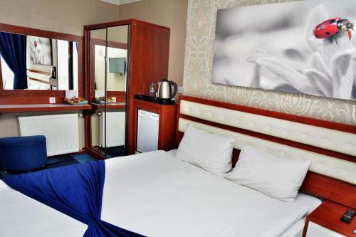 Standard Double Room image 7
