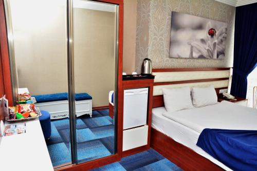 Standard Double Room image 6