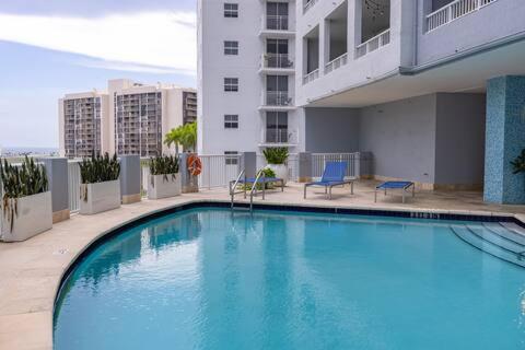 Comfortable 2 BR at Brickell , Free Parking in Hialeah (Florida)