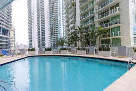 Comfortable 2 BR at Brickell , Free Parking in Hialeah (Florida)