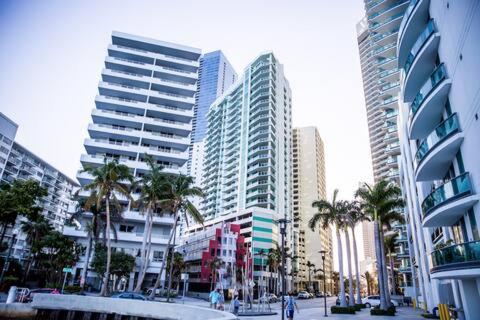 Comfortable 2 BR at Brickell , Free Parking in Hialeah (Florida)
