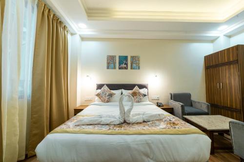 Deluxe Room image 3