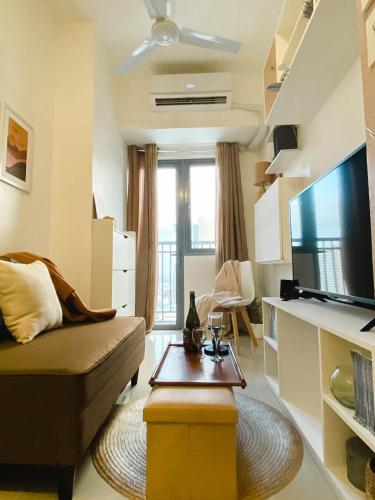 Fame Residences Tower-1 Unit 3207 in Mandaluyong 1 Br w Balcony City view, Manila