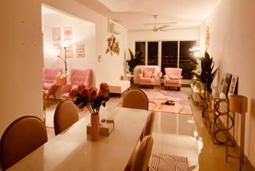 Sentrovue B Pink House Klang