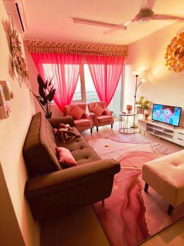 Sentrovue B Pink House photo