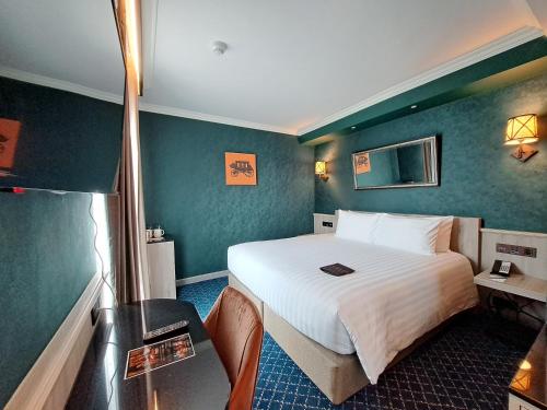 room detail thumbnail 1