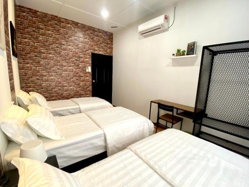comfy 3-bedrooms with family karaoke Max-10pax comfy 3-bedrooms with family karaoke Max-10pax