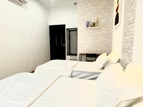 comfy 3-bedrooms with family karaoke Max-10pax comfy 3-bedrooms with family karaoke Max-10pax
