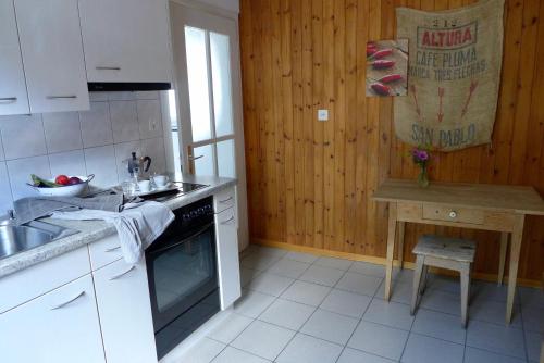 virtuve, Ferienwohnung La Scala in Trin-Diga