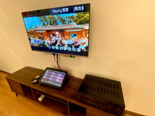 comfy 3-bedrooms with family karaoke Max-10pax comfy 3-bedrooms with family karaoke Max-10pax