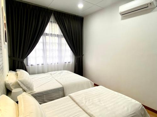 comfy 3-bedrooms with family karaoke Max-10pax comfy 3-bedrooms with family karaoke Max-10pax