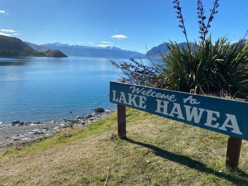 Views on Parry - Lake Hāwea Holiday Home (Views on Parry - Lake Hawea Holiday Home) in Lake Hawea