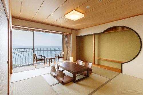 room detail thumbnail 2