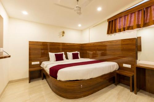 Deluxe Double Room image 6