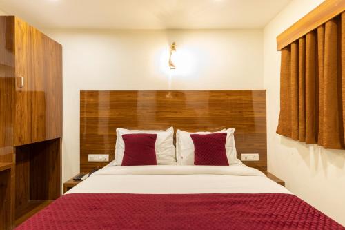 Deluxe Double Room image 2