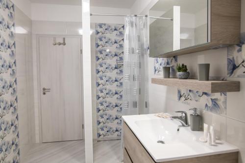 Ванна кімната, VIP Apartment Kavo in Лучія