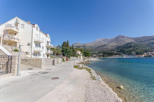  Apartments Dijana in Slano