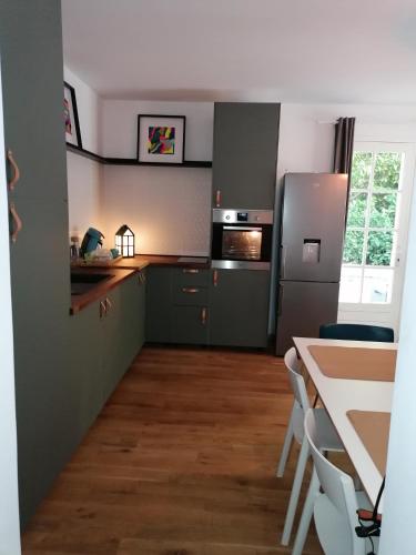 Küche, Studio cosy aux portes de Bordeaux et Saint Emilion in Yvrac