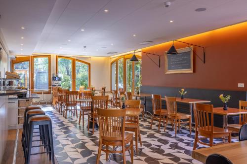 餐廳, 宜必斯西昂酒店 (Ibis Sion Hotel) in 錫永