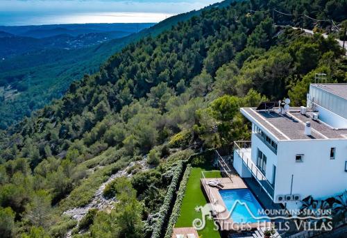 Stunning views to sea from Modern Villa El Mirador near Sitges