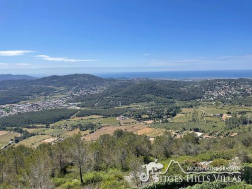 Stunning views to sea from Modern Villa El Mirador near Sitges