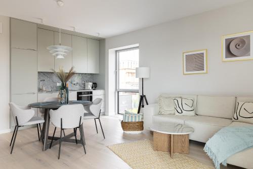 One-Bedroom Apartment image 9