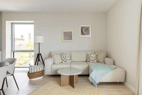 One-Bedroom Apartment image 7