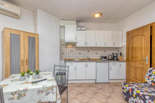 One-Bedroom Apartment image 10