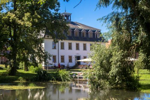 Biohotel Stiftsgut Wilhelmsglücksbrunn - Hotel - Creuzburg