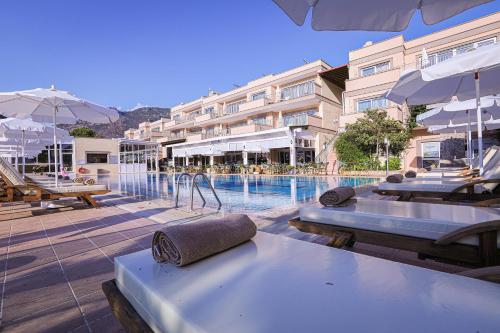Happy Hotel - image 7