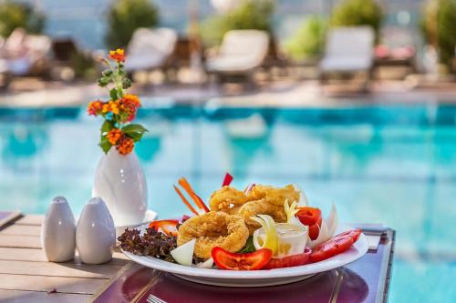Happy Hotel - image 9