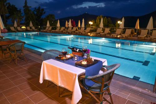 Happy Hotel - image 10