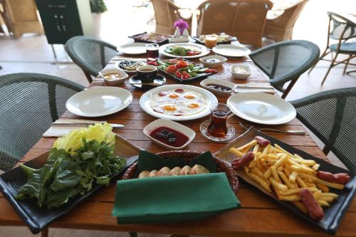 Happy Hotel - image 8