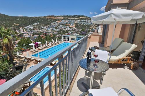 شرفة/ تراس, Happy Hotel Kalkan in كالكان