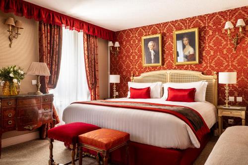 Deluxe Room image 5
