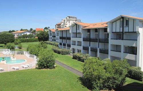 Studio cabine résidence 4 étoiles piscine tennis golf parking privé - Location saisonnière - Bidart