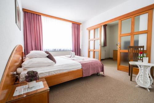 Park Hotel - image 14