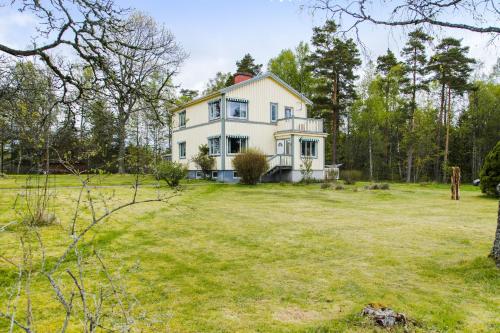 Nice holiday home in Grimshult with proximity to Lidhult in Smaland - Lidhult