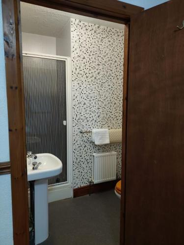 ห้องน้ำ, ทวา ด็อกส์ อินน์ (Twa Dogs Inn) in เคสวิค