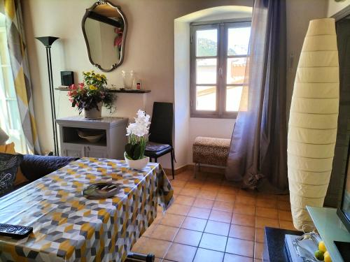 Appartement de 2 chambres avec terrasse amenagee et wifi a Santa Reparata Di Balagna a 5 km de la plage