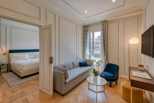 Suite with Canal View