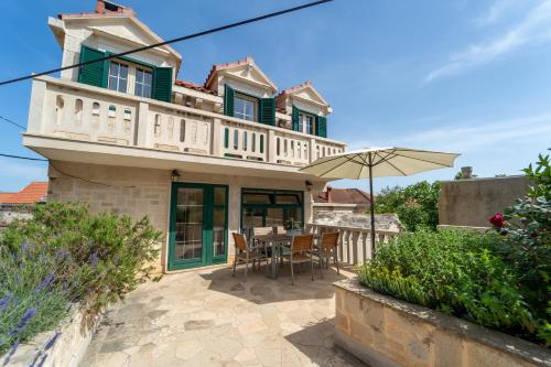  Exclusive & charming house in Selca