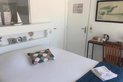 Double Room with Sea View image 2