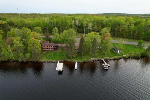 Cozy Cabin with Deck and Private Dock on Nelson Lake! - image 9