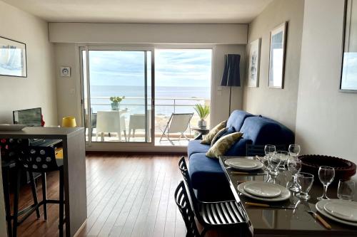 Appartement les pieds dans leau accès direct sur la côte sauvage gîte à louer La Chaume