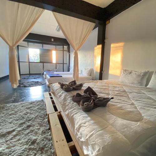 ห้องราคาประหยัดสำหรับสี่ท่าน (Economy Quadruple Room)