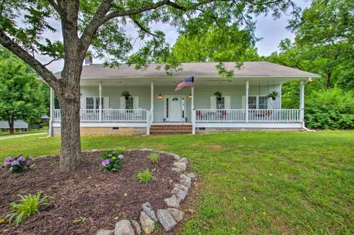 . Charming Boydton Retreat about 5 Mi to Kerr Lake!