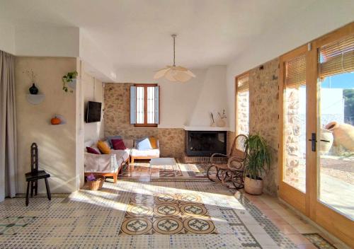 Villa Serrano, La casa rural de los mil suelos, Walencja
