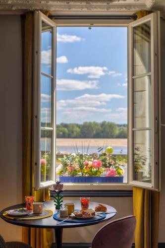 Casa Mila & SPA- Chambres d'Hôtes raffinées vue Loire et piscine