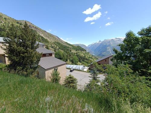 auris en oisans, vue sur le massif des ecrins